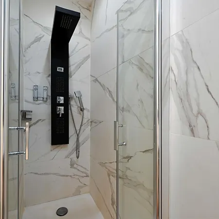 Fabulous Comfortable With Updated Finishes And Design Next To Champ De Mars Apartament Paryż