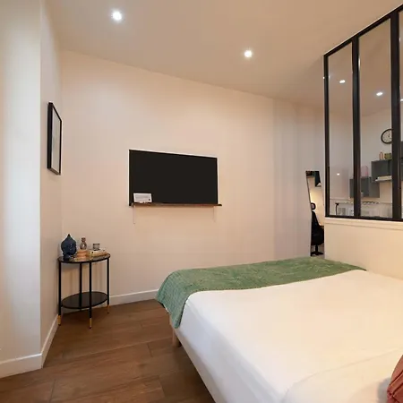 Fabulous Comfortable With Updated Finishes And Design Next To Champ De Mars Appartamento