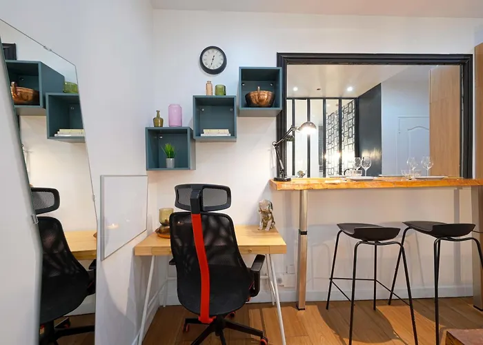 Fabulous Comfortable With Updated Finishes And Design Next To Champ De Mars 파리