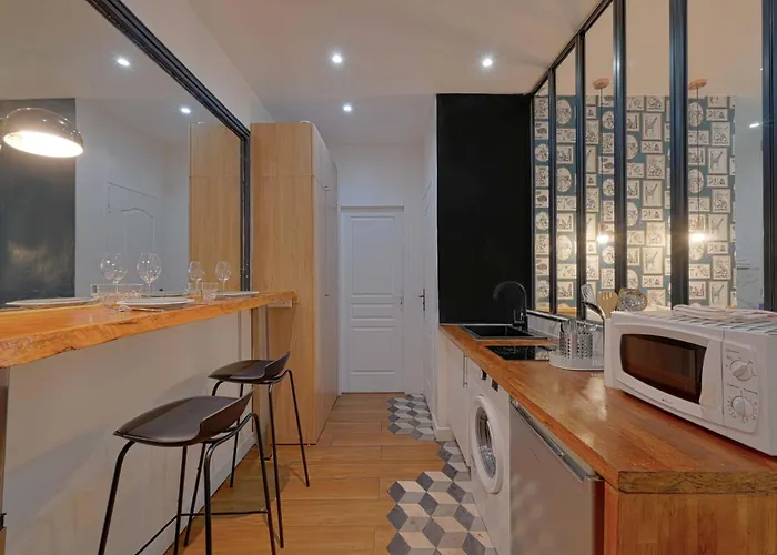 Fabulous Comfortable With Updated Finishes And Design Next To Champ De Mars *