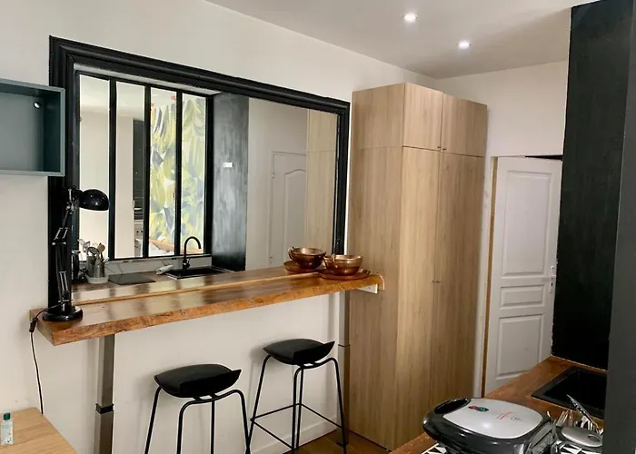 Fabulous Comfortable With Updated Finishes And Design Next To Champ De Mars Apartman